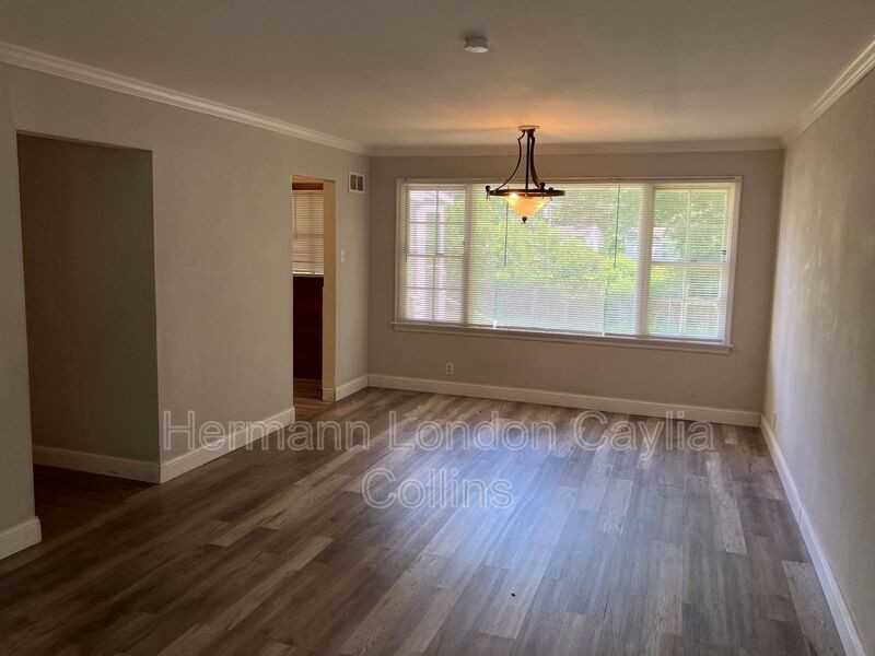 10072 Ashbrook Dr - Photo 3 of 10