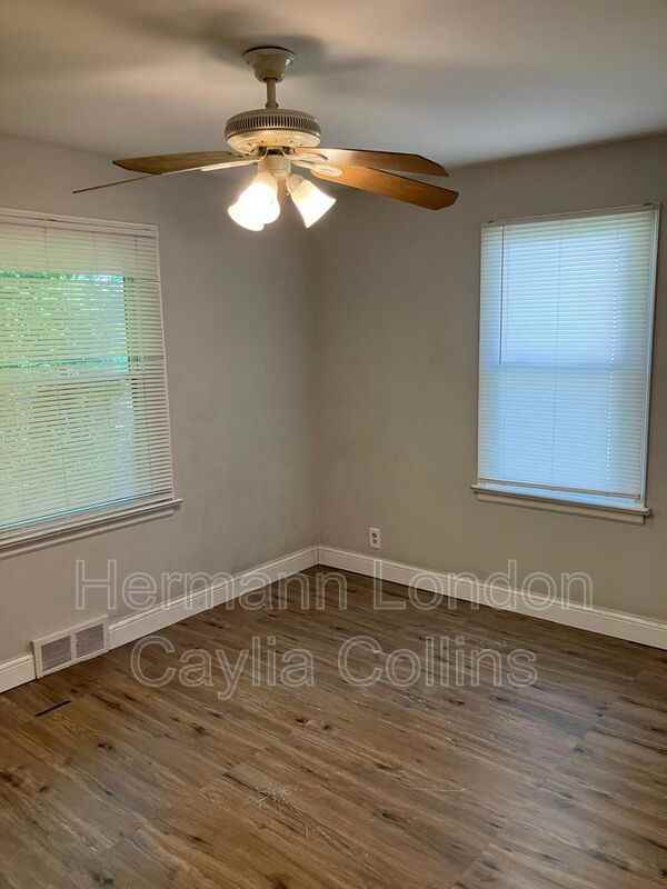 10072 Ashbrook Dr - Photo 4 of 10