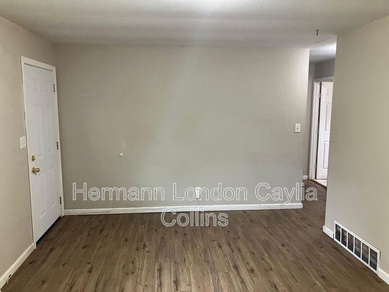 1143 Congress Ave - Photo 4 of 15