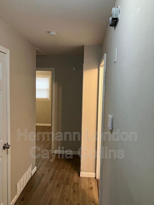 1143 Congress Ave - Photo 7 of 15