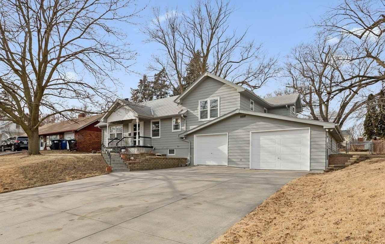 3922 N 52nd St - Photo 2 of 26