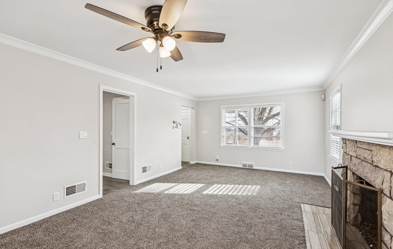 3922 N 52nd St - Photo 4 of 26