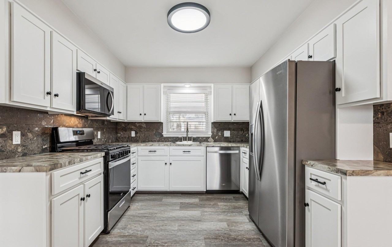 3922 N 52nd St - Photo 6 of 26