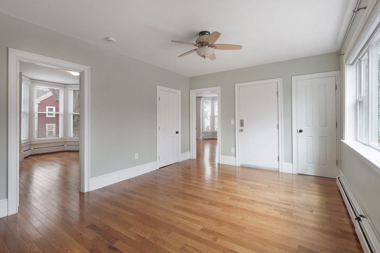 112 Cass St - Photo 7 of 25