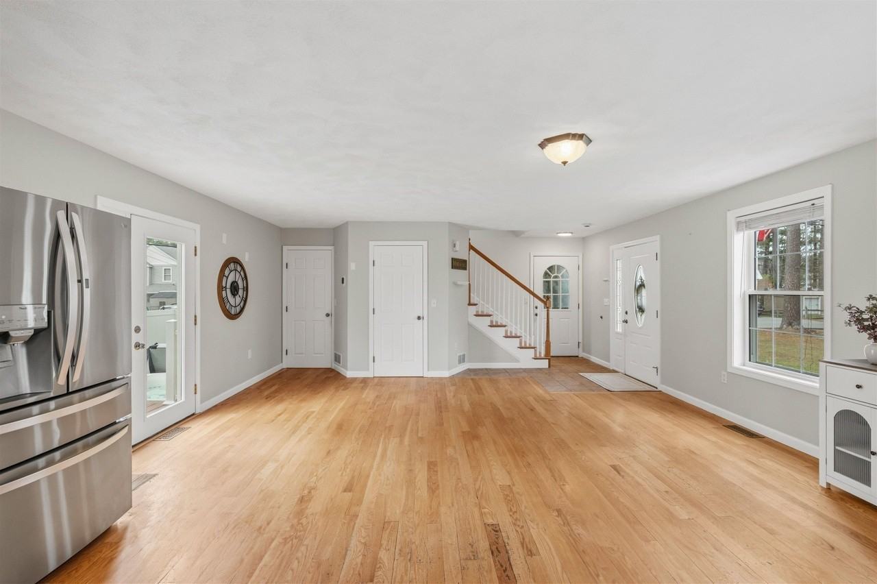 28 Shore Dr - Photo 4 of 24