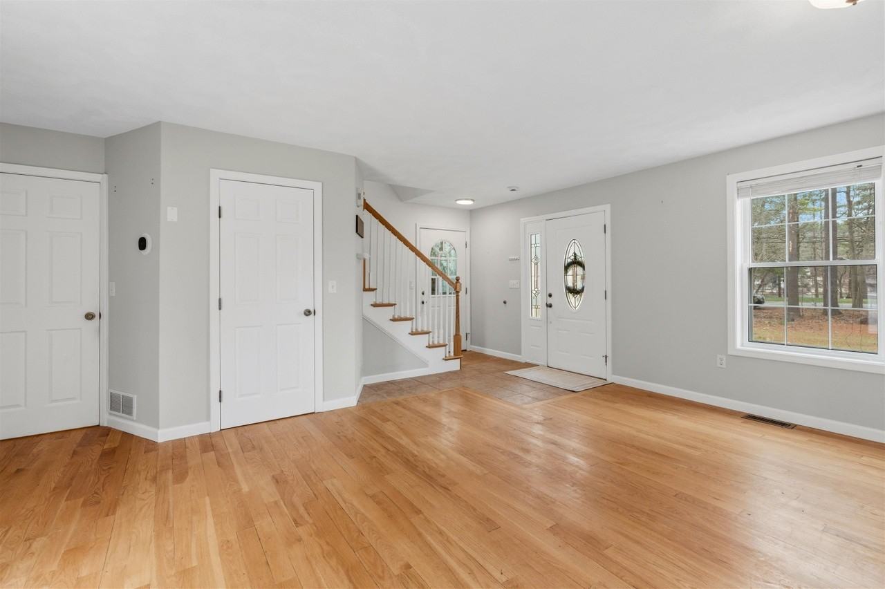 28 Shore Dr - Photo 5 of 24