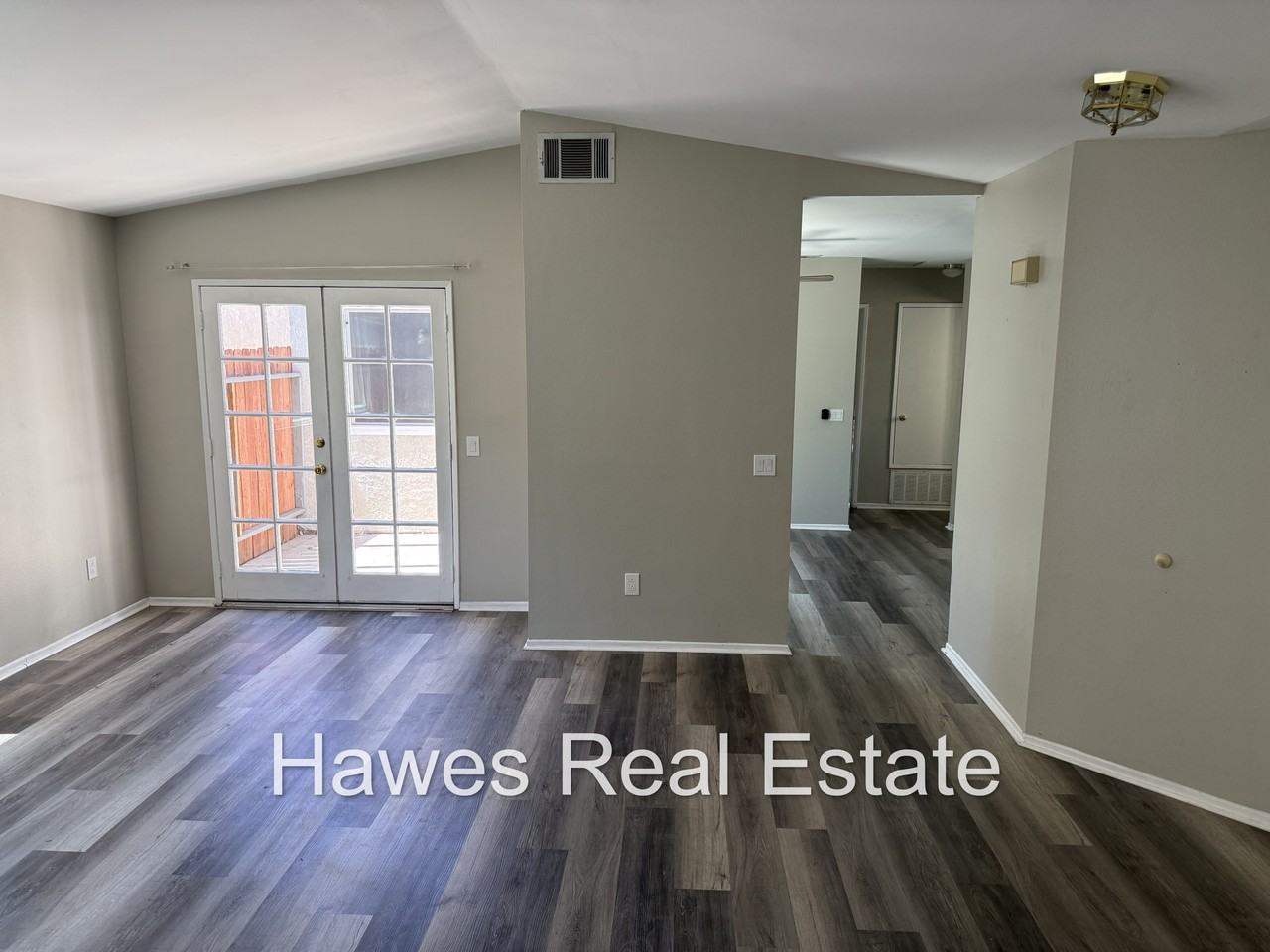 29250 Murrieta Rd - Photo 3 of 21