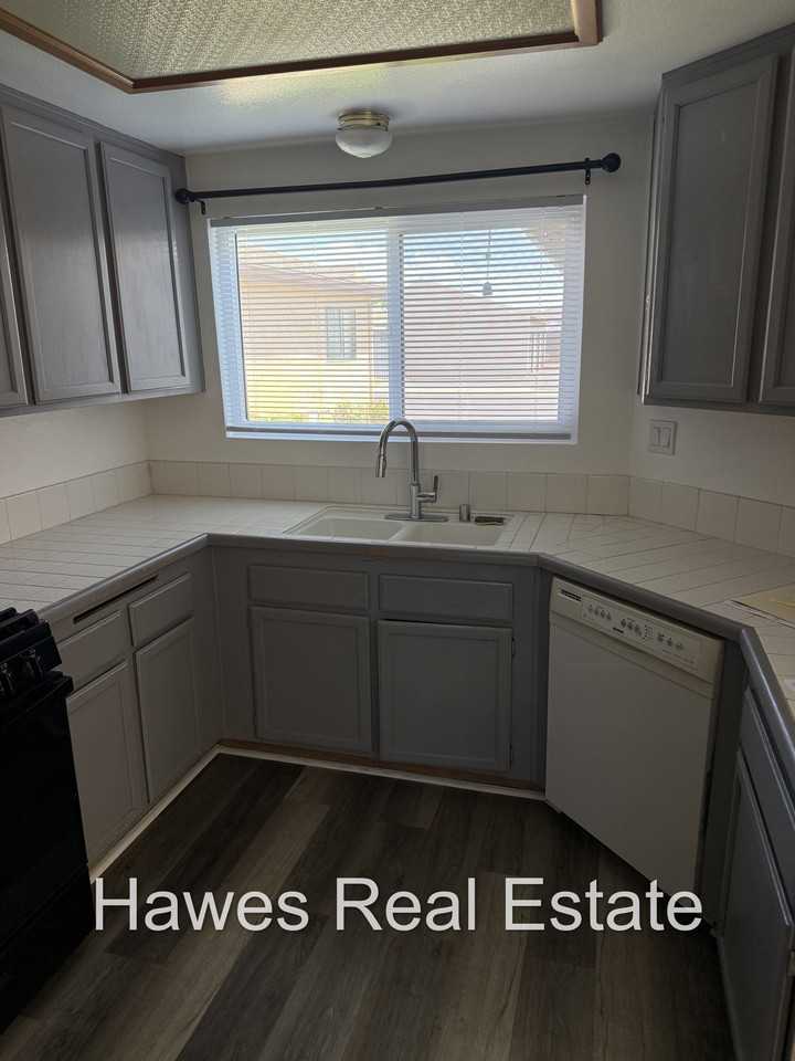 29250 Murrieta Rd - Photo 7 of 21
