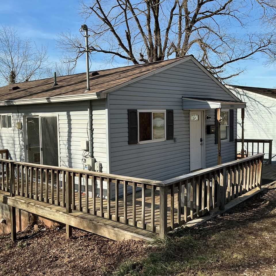 1001 Circle Dr - Photo 3 of 34