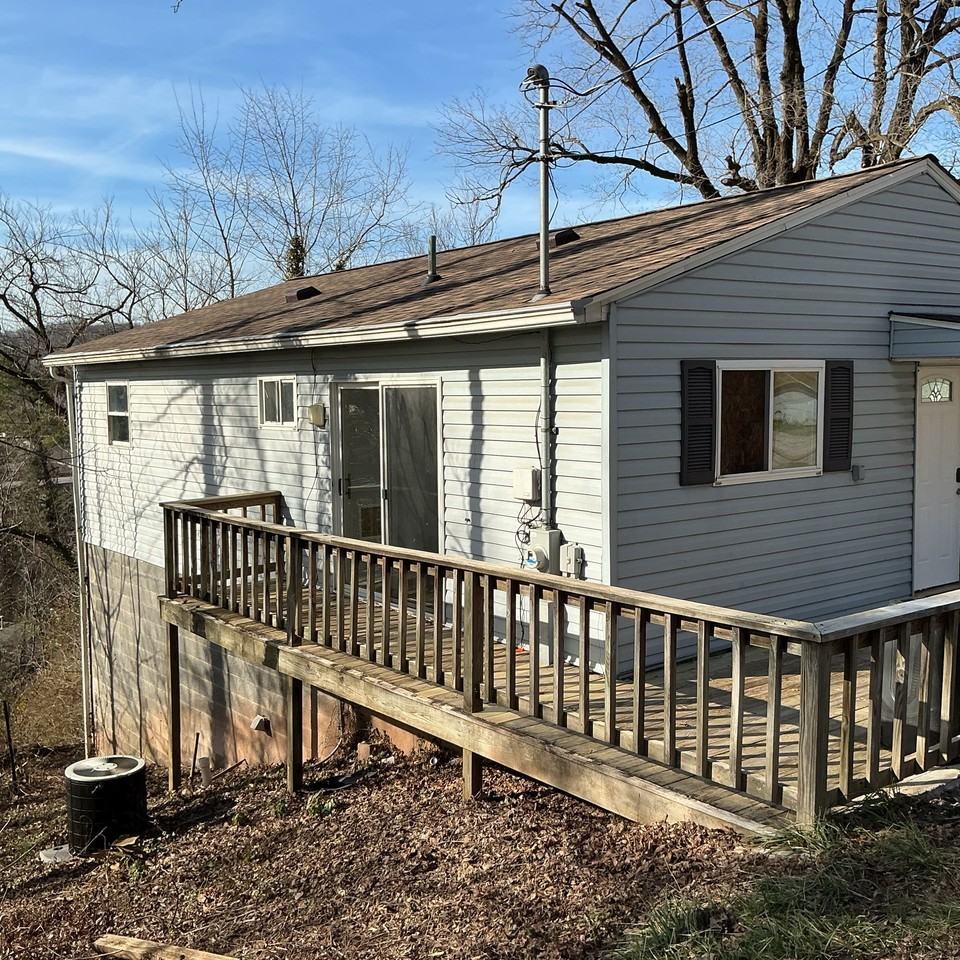 1001 Circle Dr - Photo 4 of 34