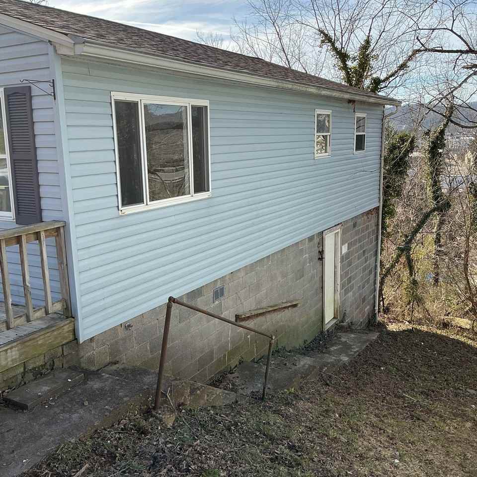 1001 Circle Dr - Photo 7 of 34