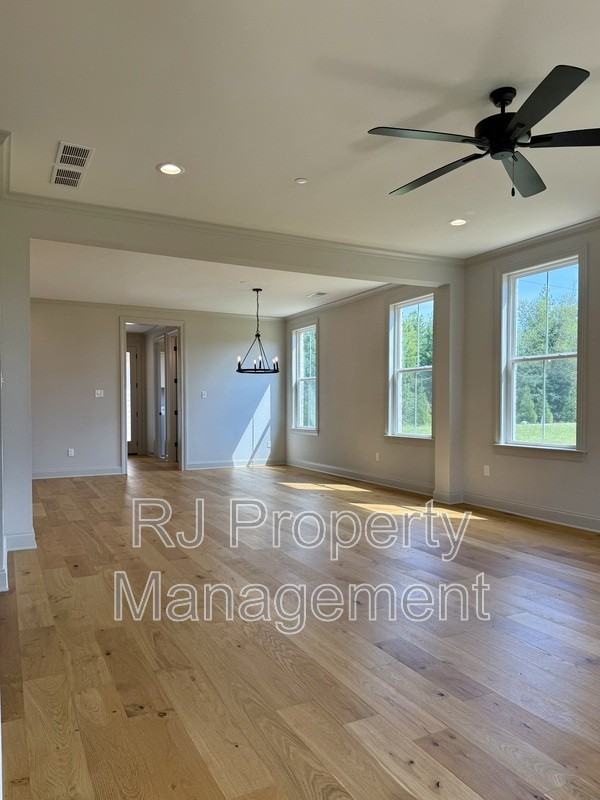 924 Aldwick Dr - Photo 4 of 46