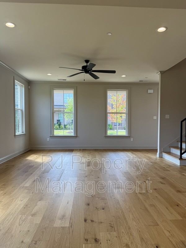 924 Aldwick Dr - Photo 5 of 46