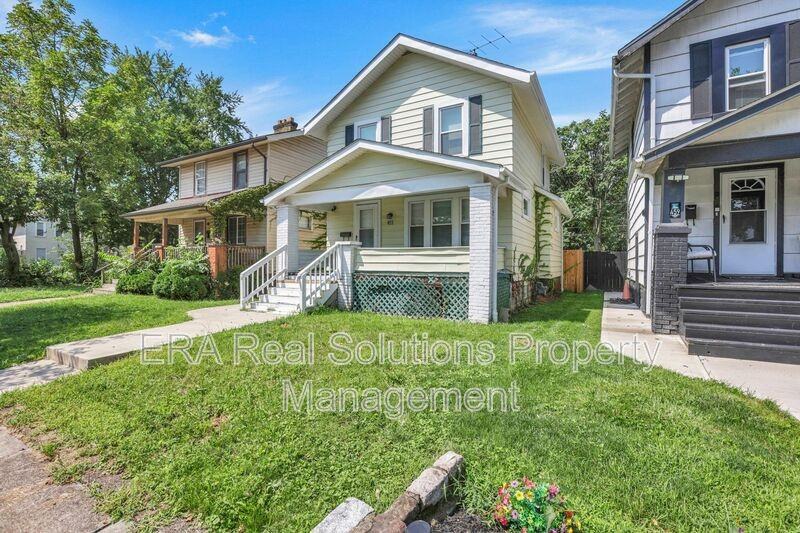 455 Fairfield Ave - Photo 4 of 34