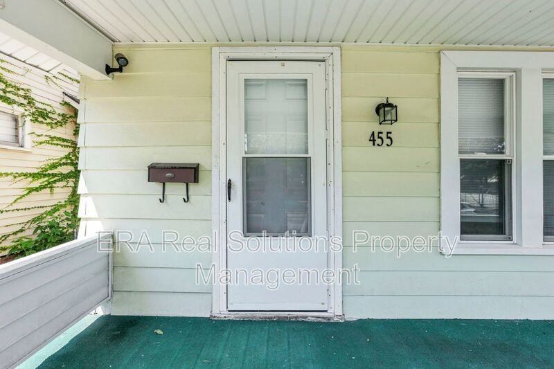 455 Fairfield Ave - Photo 6 of 34