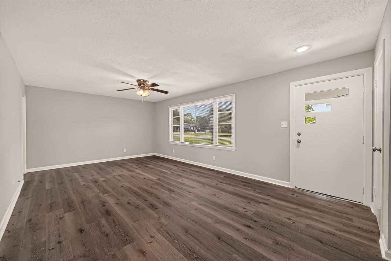 2422 Florence St - Photo 6 of 38