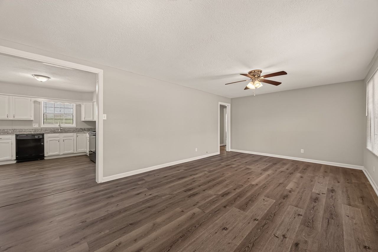 2422 Florence St - Photo 7 of 38