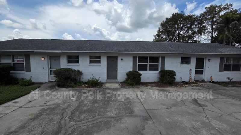 927 S Buena Vista Dr