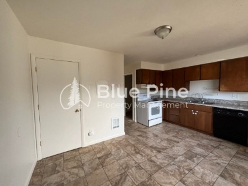 1475 S Emerson Ave #2 - Photo 4 of 11