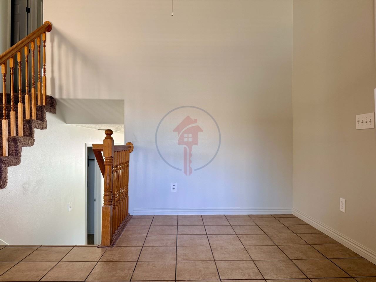 1048 Sw - Photo 4 of 18
