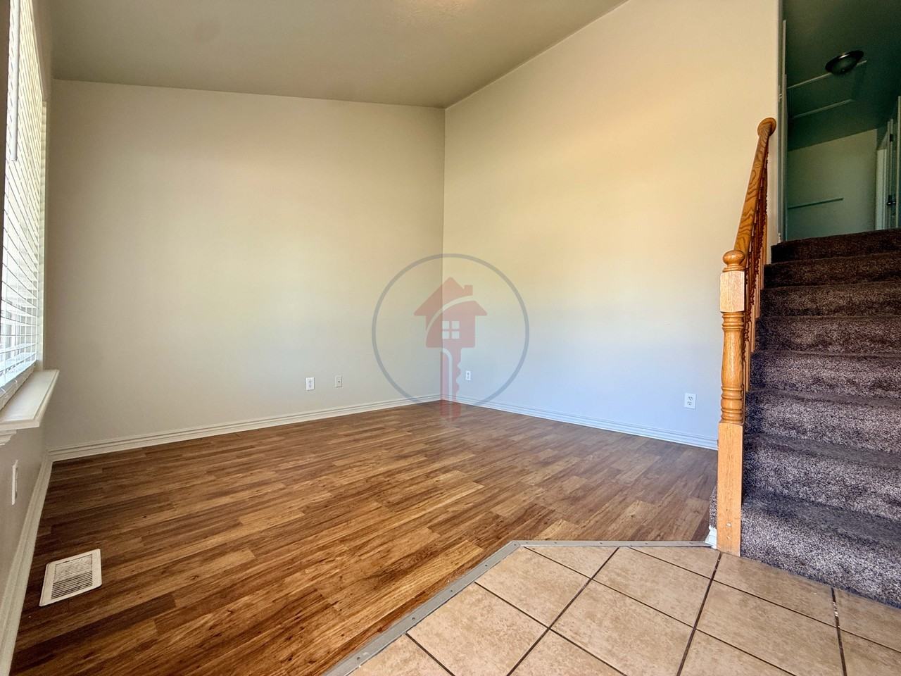 1048 Sw - Photo 5 of 18