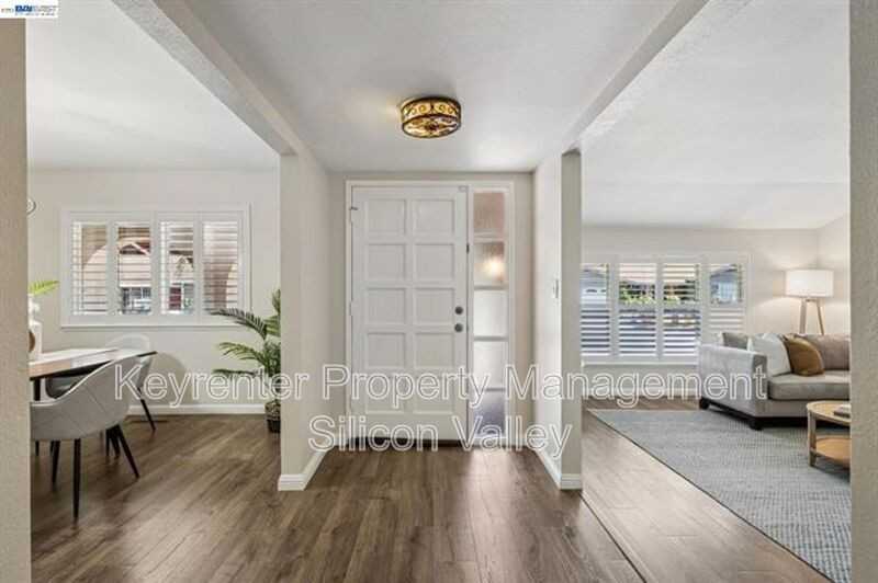 7403 Hillsdale Dr - Photo 3 of 44