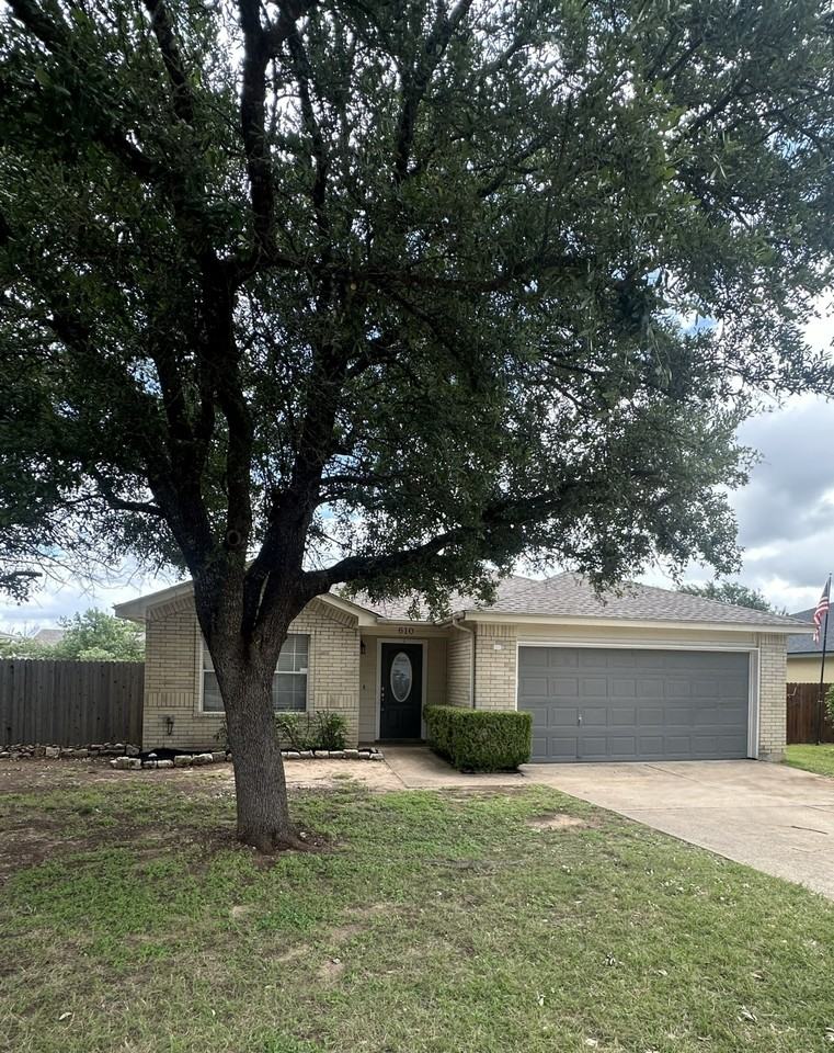 610 Riverway Ln - Photo 2 of 31