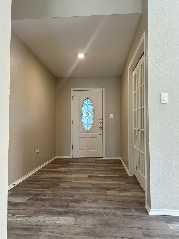 610 Riverway Ln - Photo 4 of 31