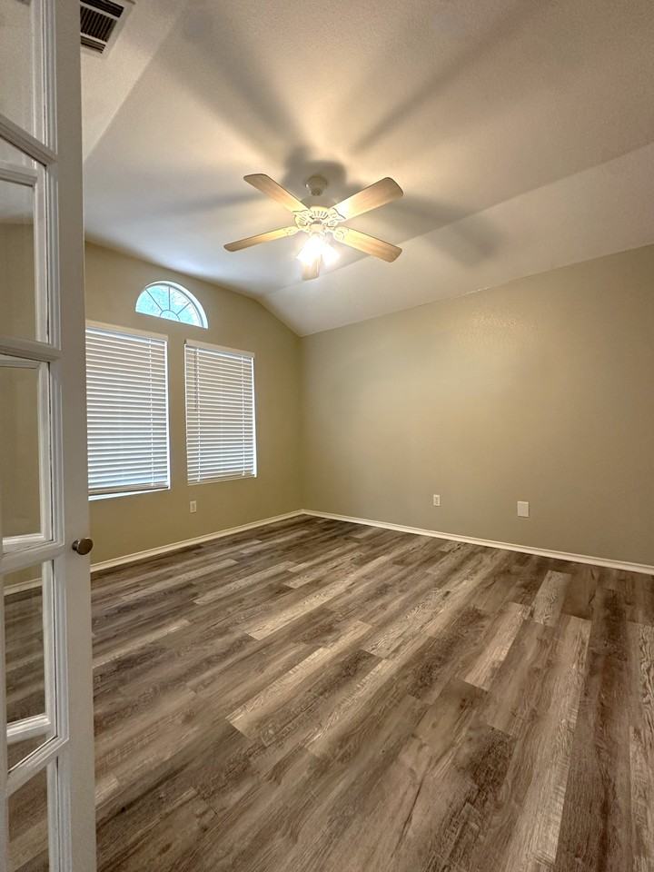 610 Riverway Ln - Photo 5 of 31