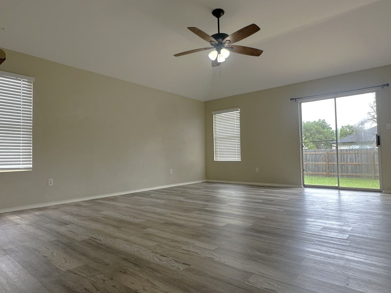 610 Riverway Ln - Photo 7 of 31