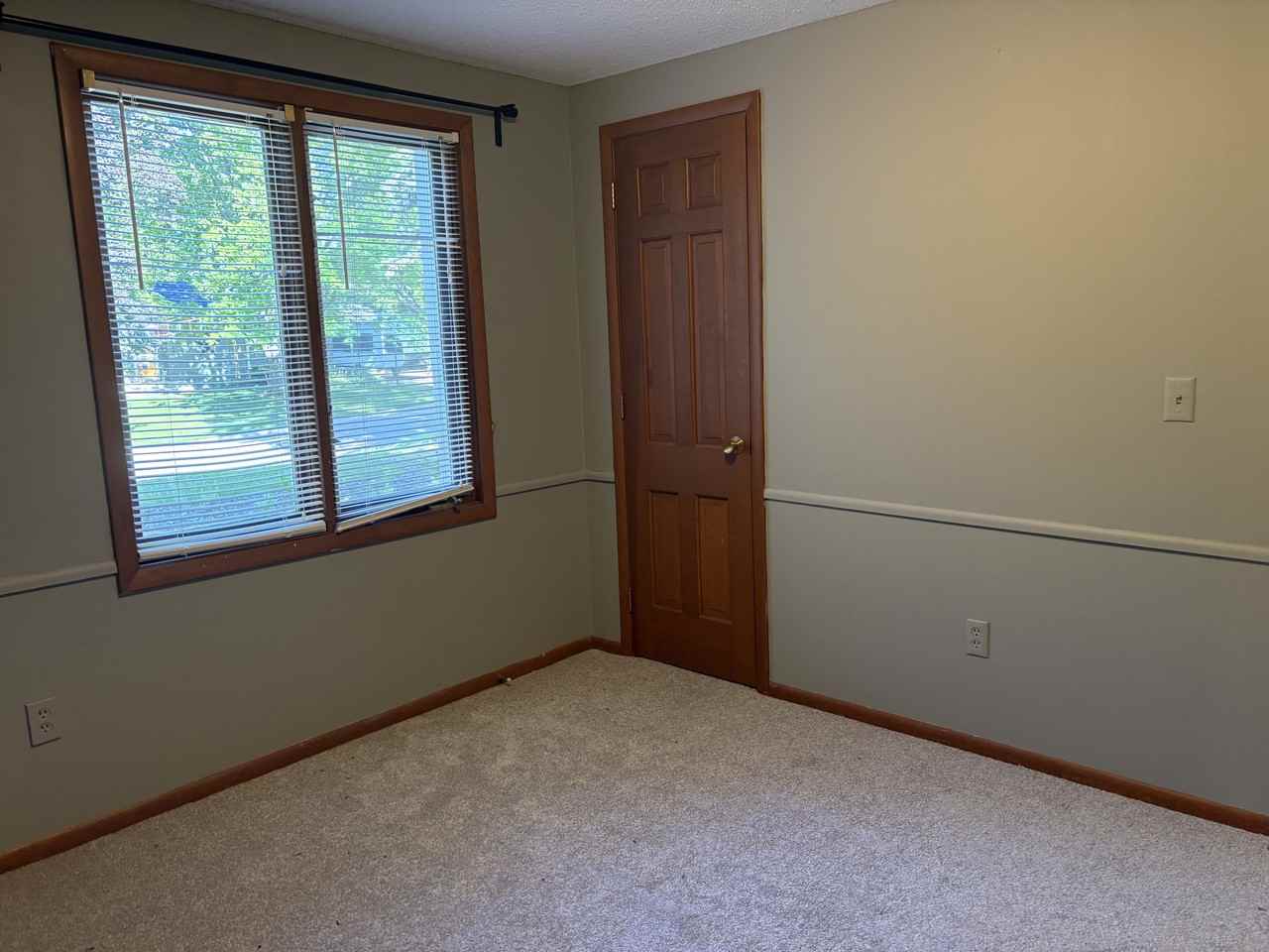 5131 Oxford Ave - Photo 4 of 26
