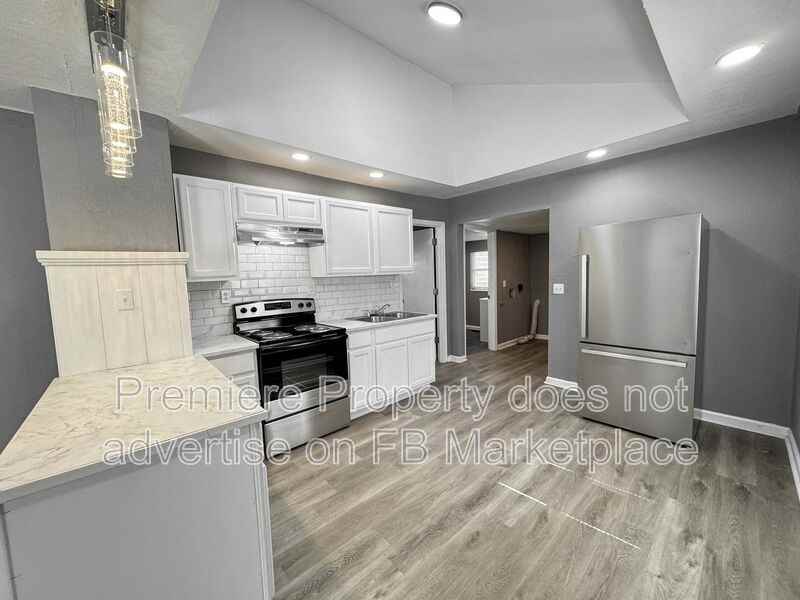 2611 Ne Ingram St - Photo 4 of 14