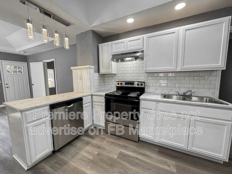 2611 Ne Ingram St - Photo 5 of 14
