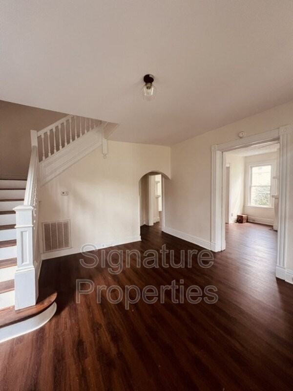 102 W Lancaster Rd - Photo 2 of 20