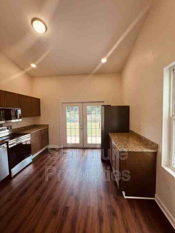 102 W Lancaster Rd - Photo 6 of 20