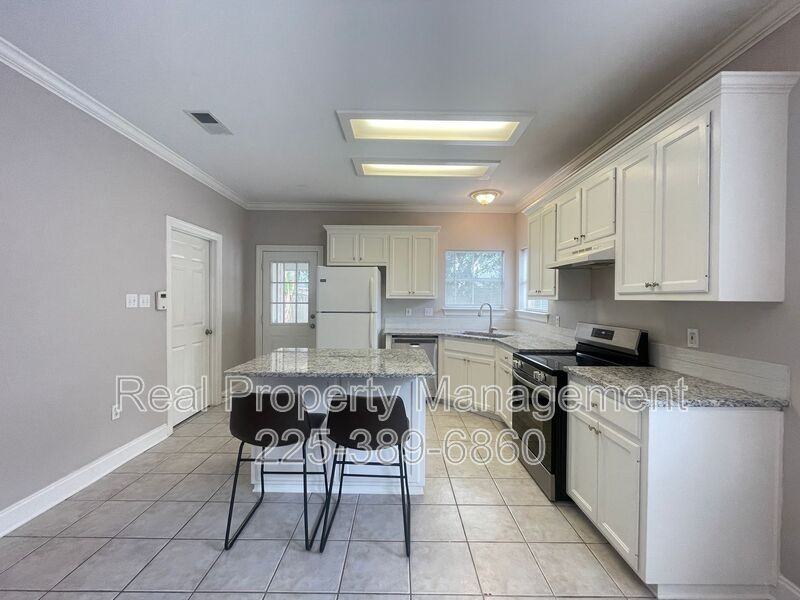 5630 Arialo Dr - Photo 6 of 24