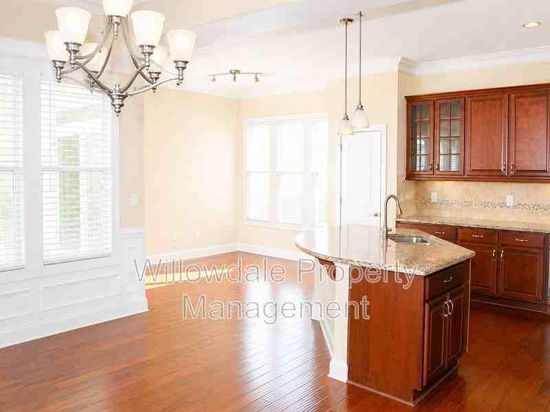 1025 Governess Ln - Photo 7 of 21