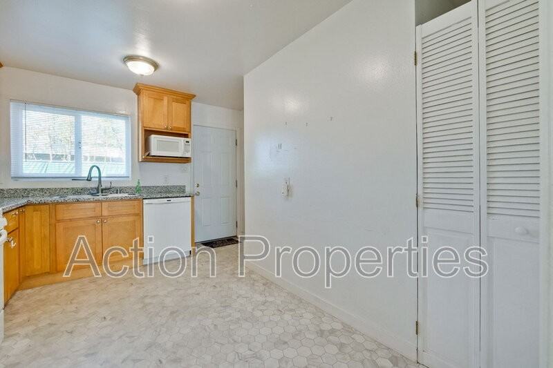2709 Alma St - Photo 5 of 23