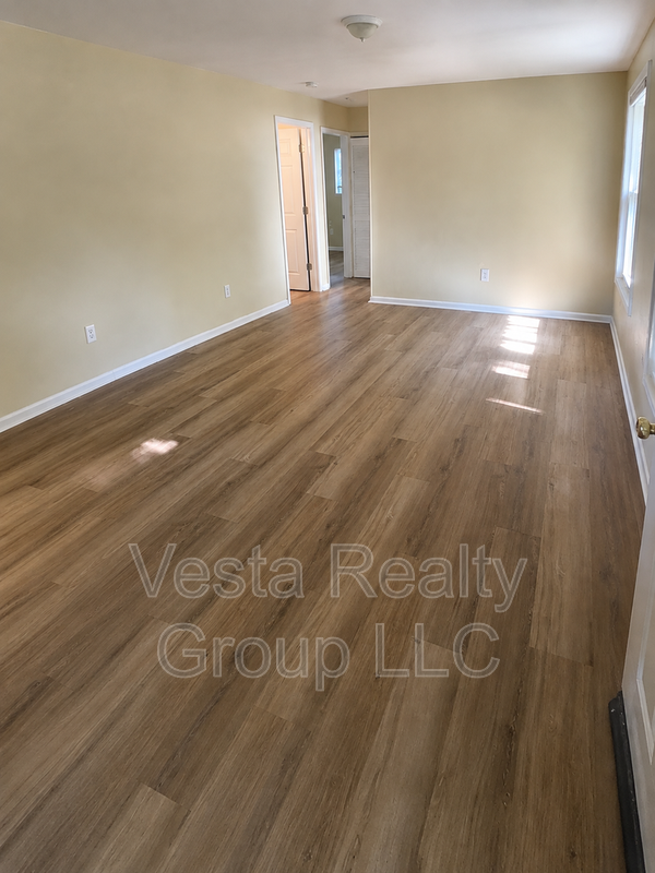 93 Forest Rd - Photo 5 of 15