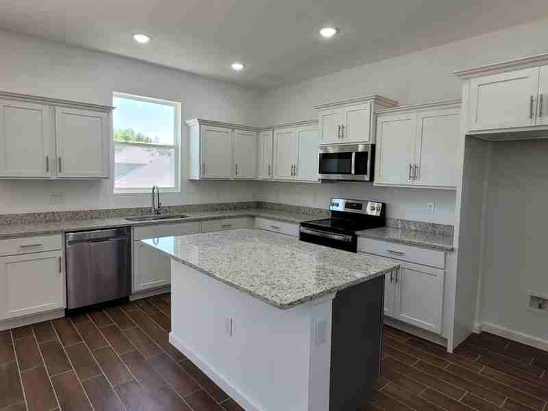 307 S 1st St - Photo 2 of 12