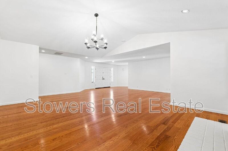 1121 Douglas Ct - Photo 7 of 50