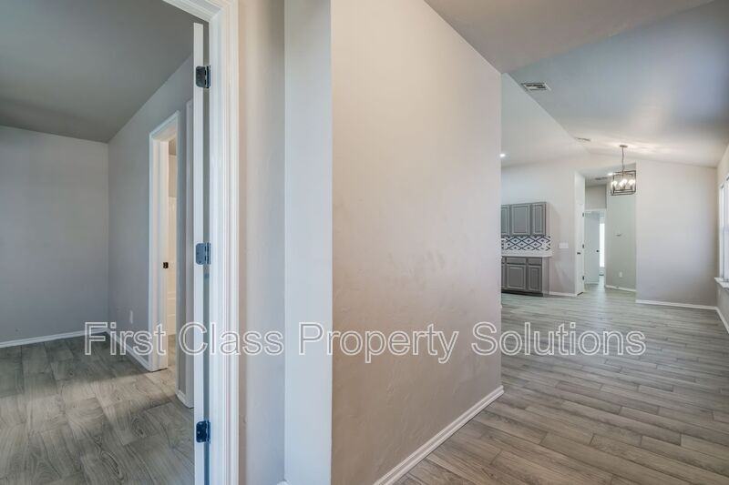 1322 Commerce Dr - Photo 4 of 37