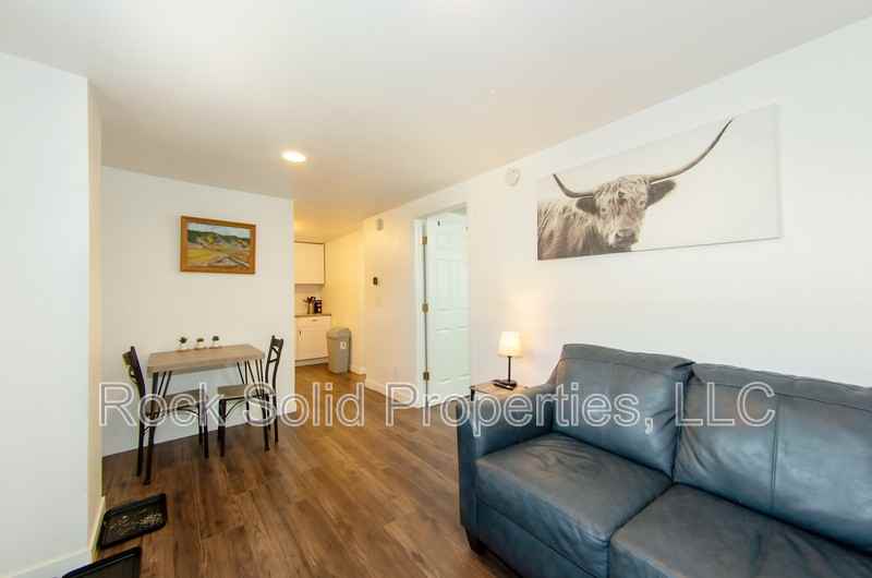 516 E 6th St - Photo 3 of 22