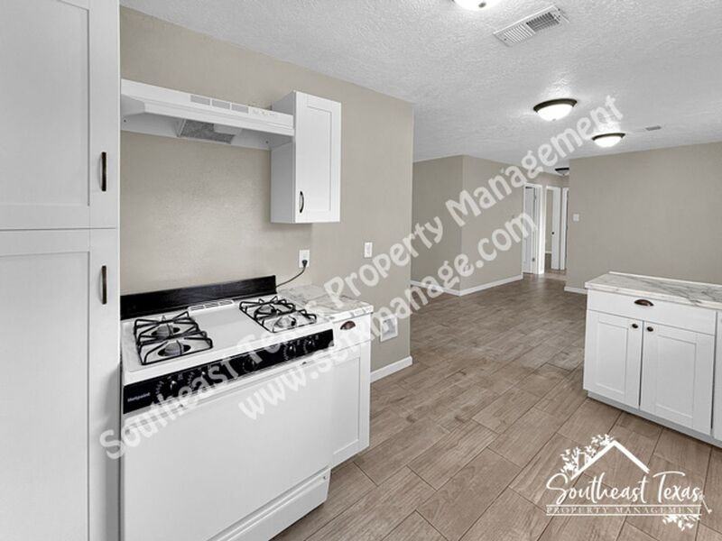 620 Smelker St - Photo 5 of 13