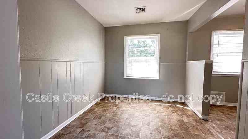 1104 Hickory Ln - Photo 5 of 13