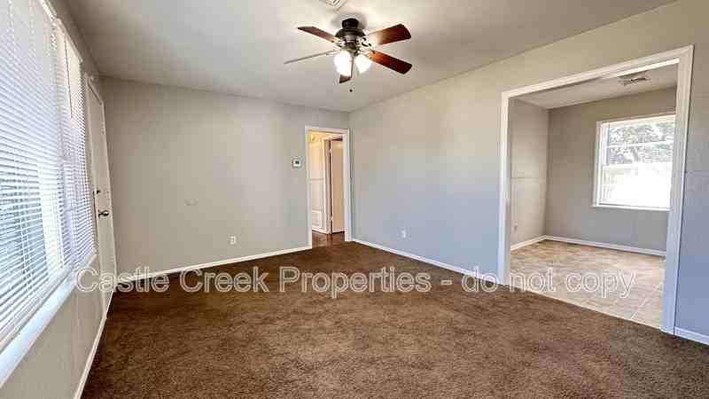 1104 Hickory Ln - Photo 7 of 13