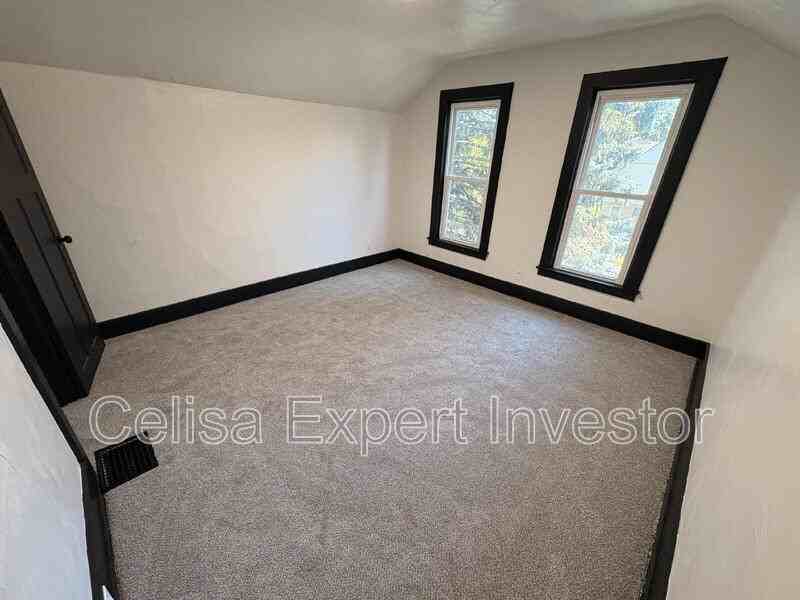 2408 Smith St - Photo 7 of 10