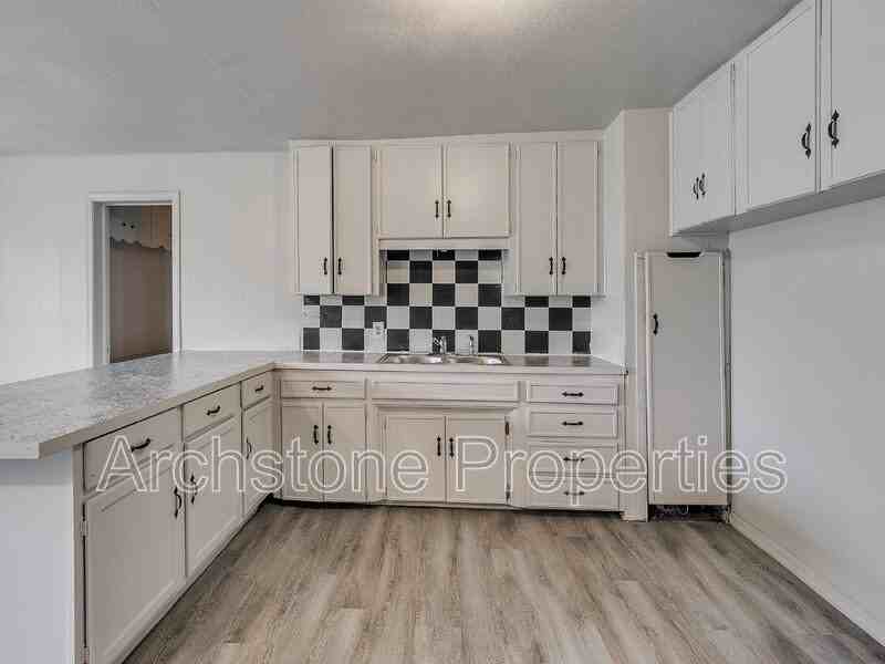 937 N Locust Ln - Photo 7 of 28