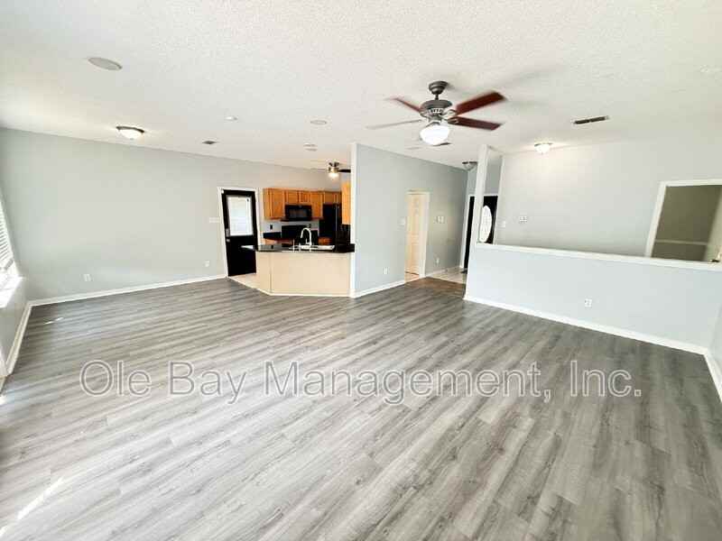 740 Copperfield Dr W - Photo 3 of 10