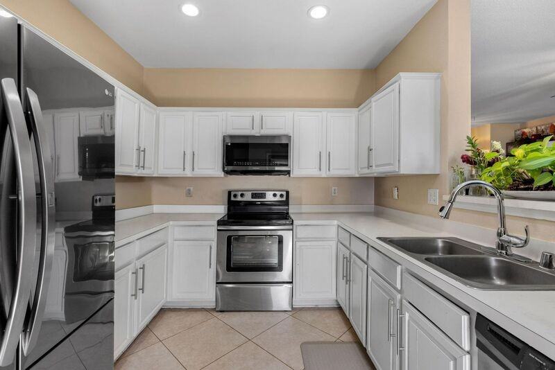 1526 Cliff Creek Dr - Photo 4 of 12